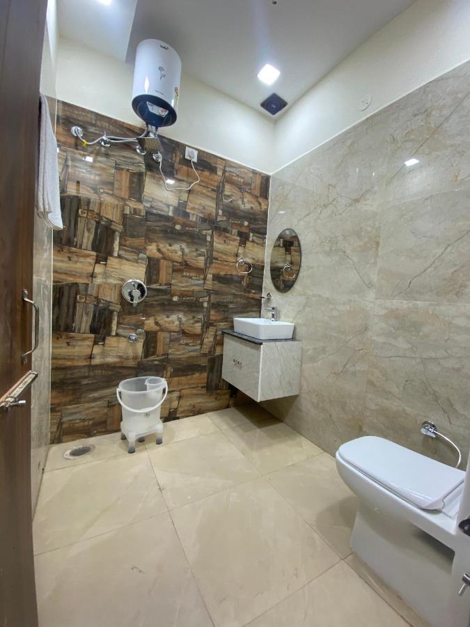 Hotel Woodlark Zirakpur - A Peaceful Stay Exterior photo