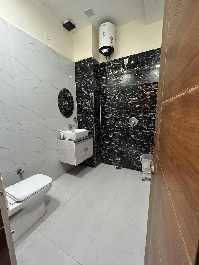 Hotel Woodlark Zirakpur - A Peaceful Stay Exterior photo
